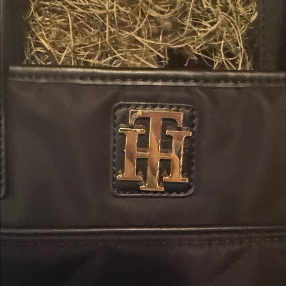 Tommy Hilfiger Black Quilted Tote with Logo Plaque plus mini bag attached - Picture 3 of 7